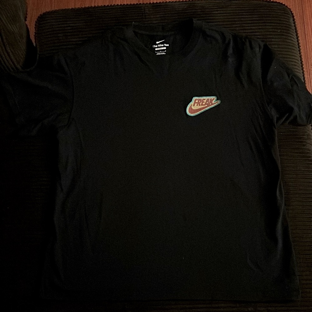 Men’s large Nike loose fit tee shirt